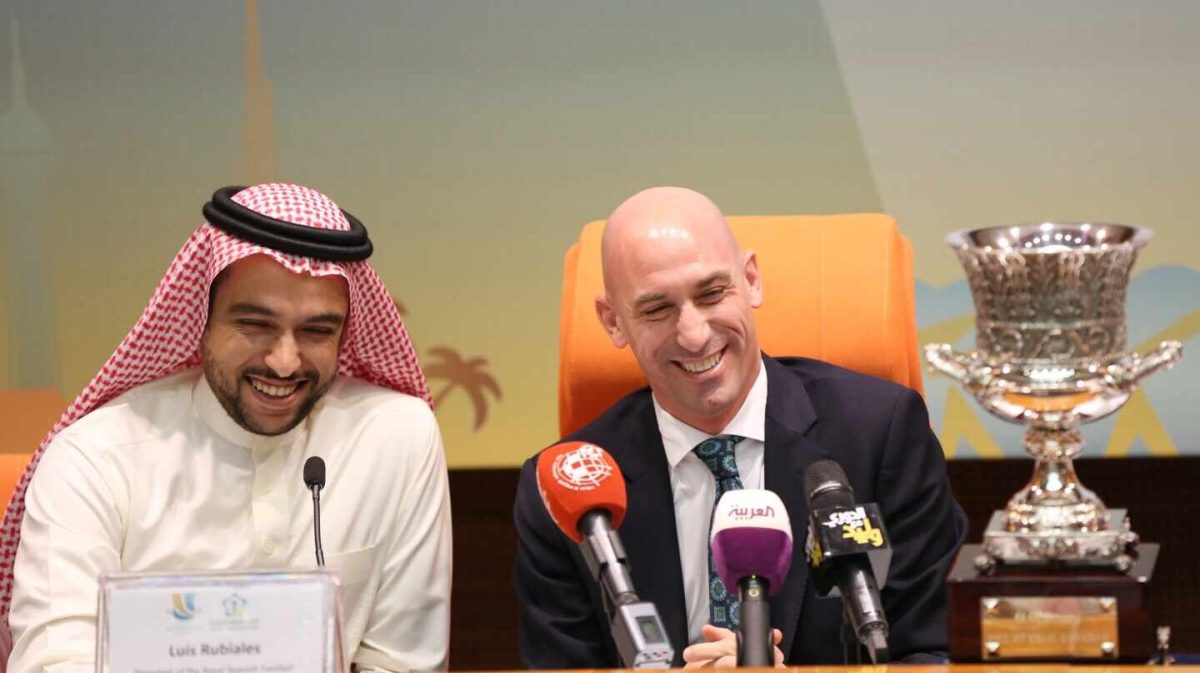 El presidente de la Real Federación Española de Fútbol (RFEF), Luis Rubiales, y el presidente de la Autoridad Saudí de Deportes, Abdulaziz bin Turki al Faisal al Saud. EFE